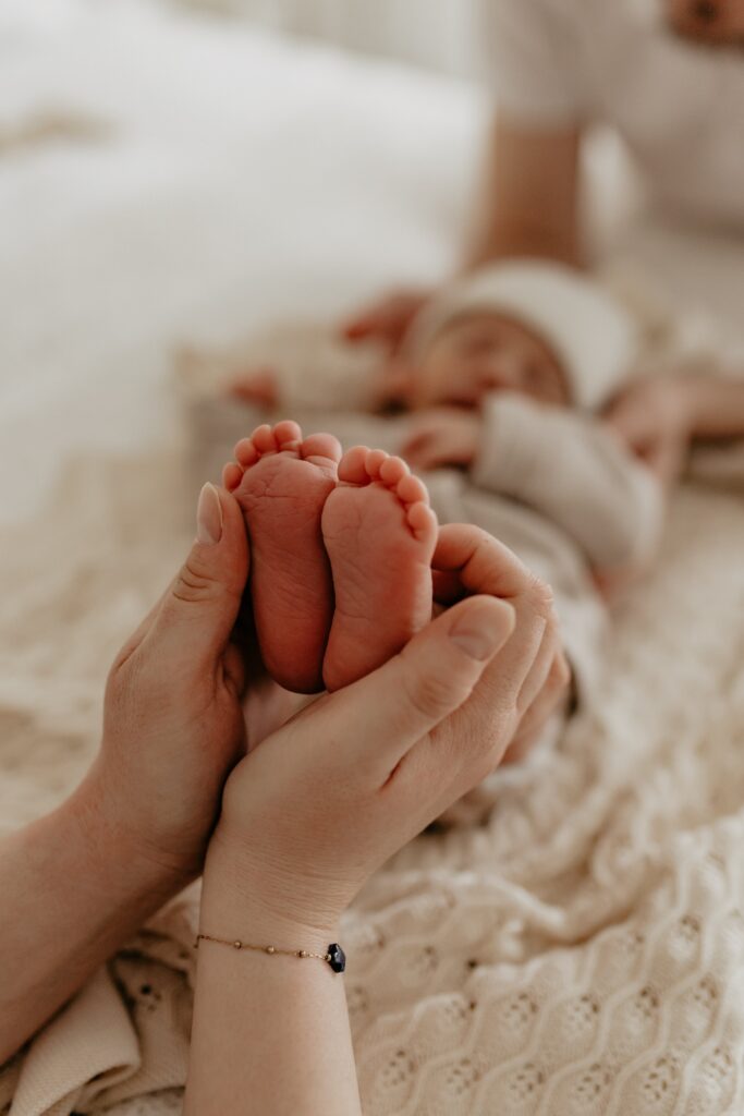 bébé séance naissance au studio en lumière naturelle au Pian-Médoc Parempuyre Lacanau Bassin d'Arcachon Bordeaux Gironde Emeline Mingot Photographe
